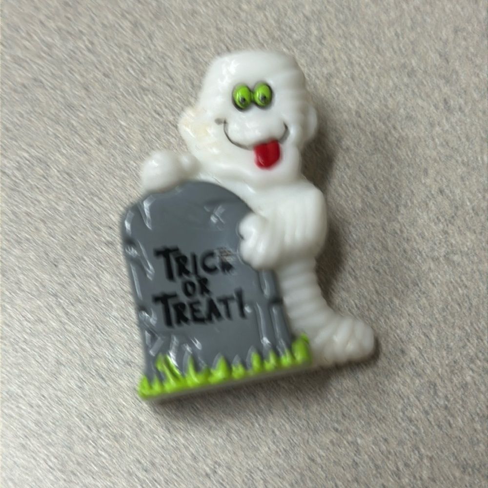 Vintage Mommyy with gray tombstone Halloween brooch